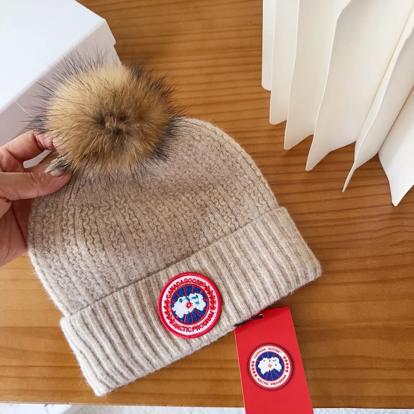 💰74 CANADA GOOSE Canada Goose winter warm cashmere cold hat. Rabbit wool material, thick feel, not easy to deform. Fashionable and versatile couple hat, imported embroidery logo, cashmere cotton yarn, head circumference: 55-58cm